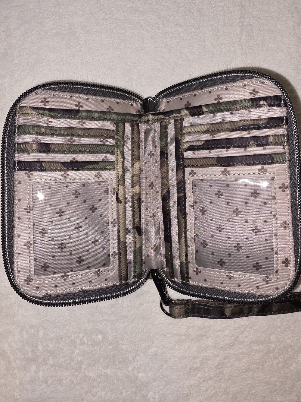Lug Camouflage Quilted Wristlet Wallet - Green Camo - Picture 3 of 3